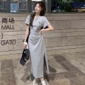 褶皱收腰开衩连身裙